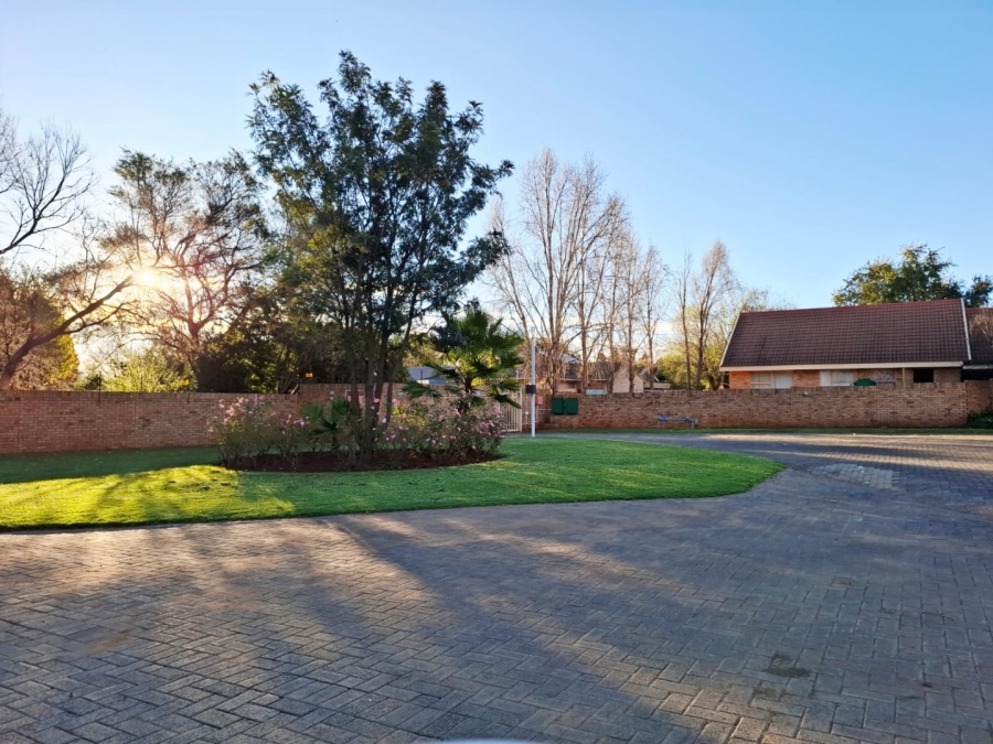 2 Bedroom Property for Sale in Langenhovenpark Free State